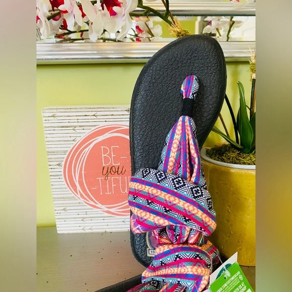Sanuk Tribal Wrap Sandals - Picture 8 of 10